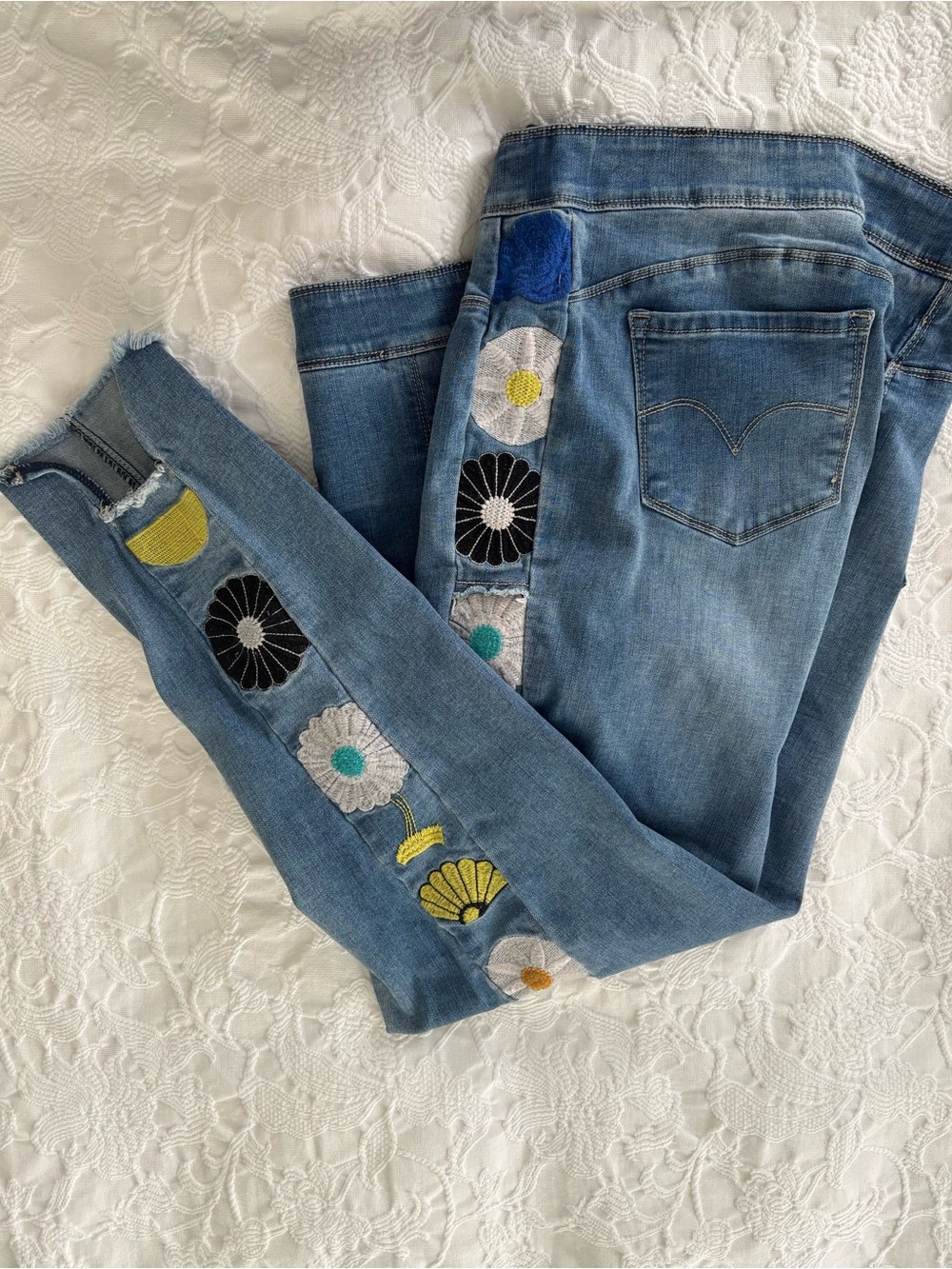 Coco + Carmen Everstretch Pull On Embroidered Patchwork Cropped Jeans - XXL